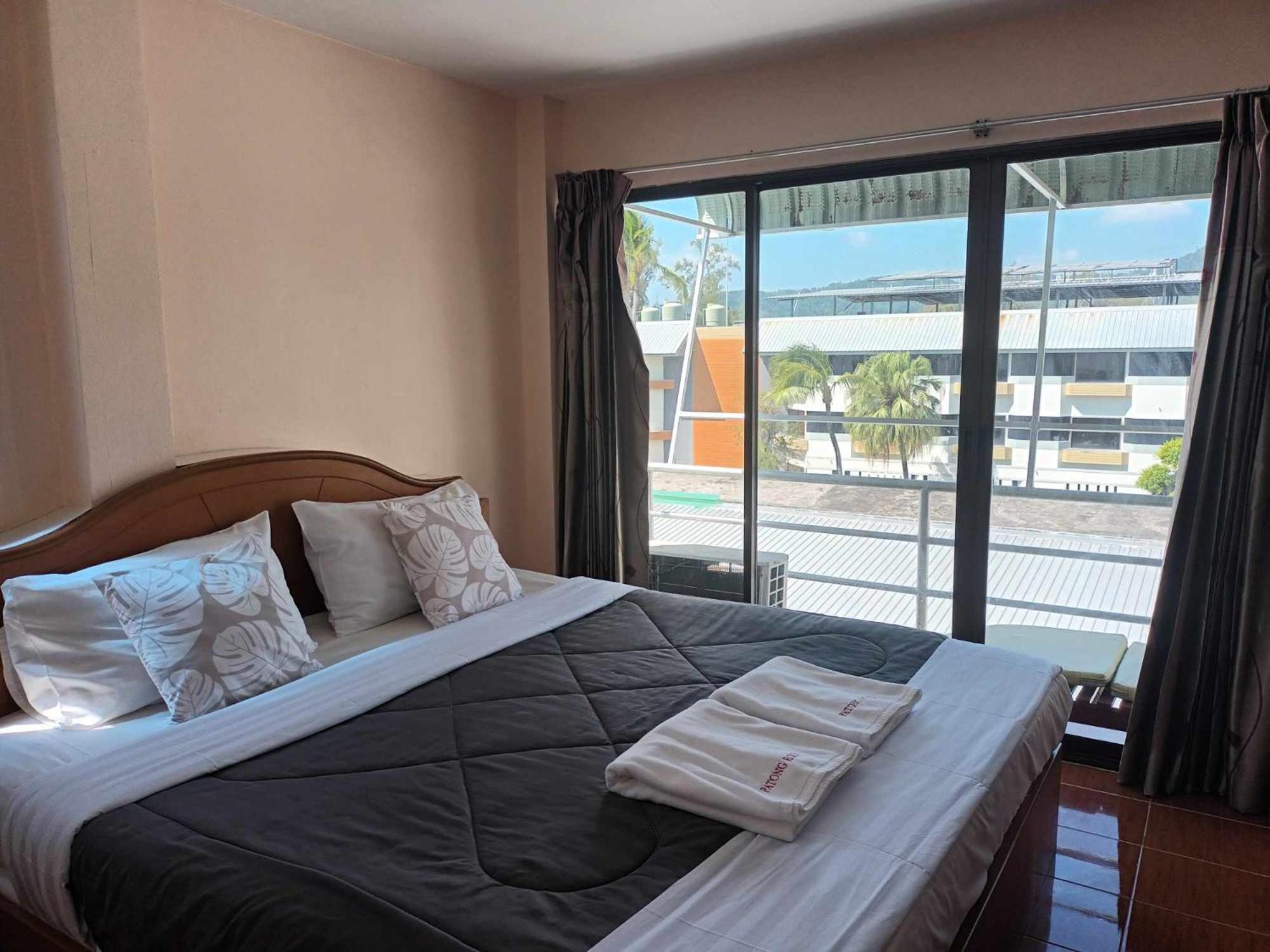 Patong Rose pensión Exterior foto