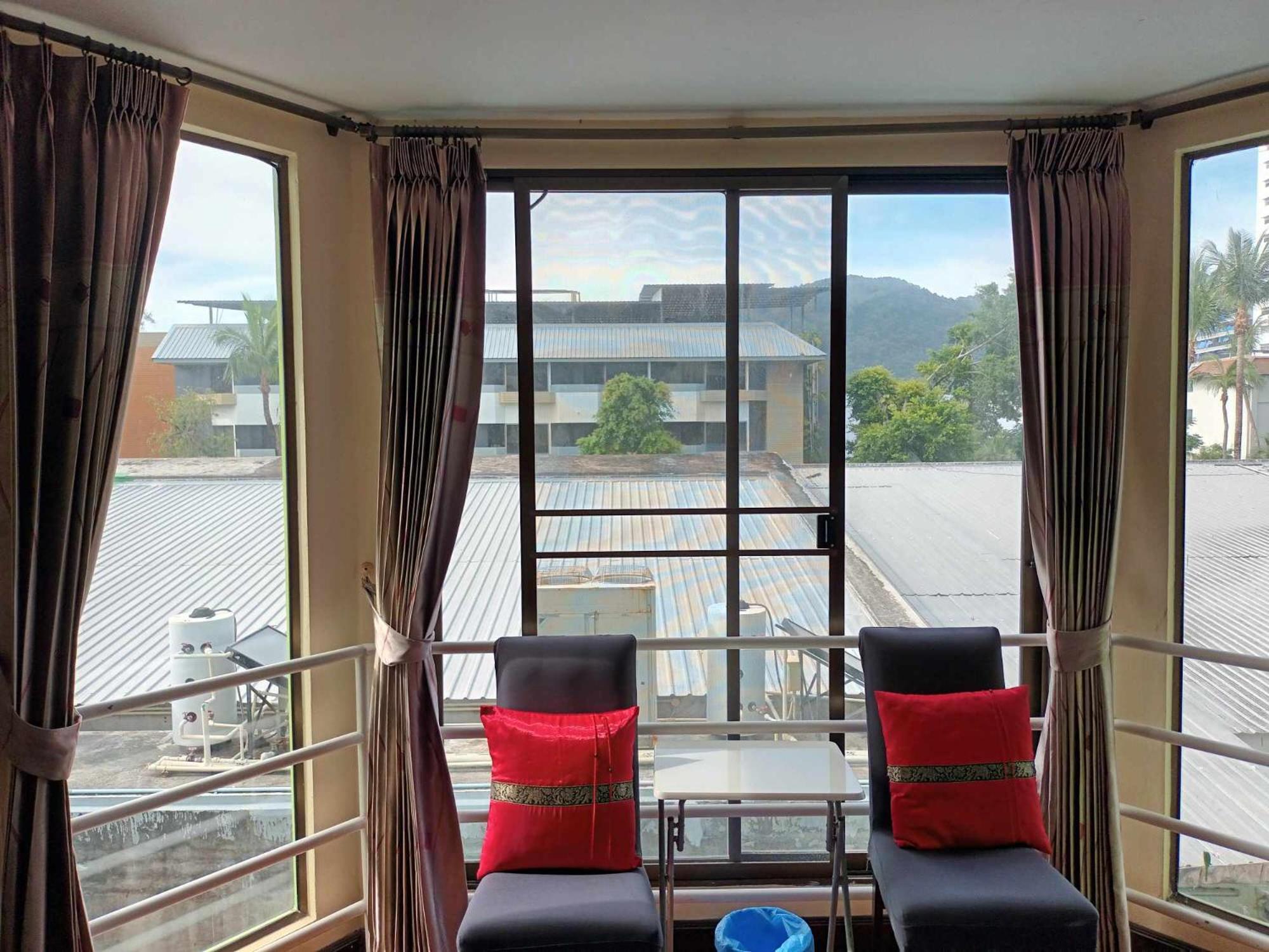 Patong Rose pensión Exterior foto